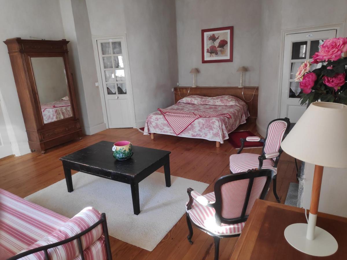 Au Chateau Juillac Ruang foto