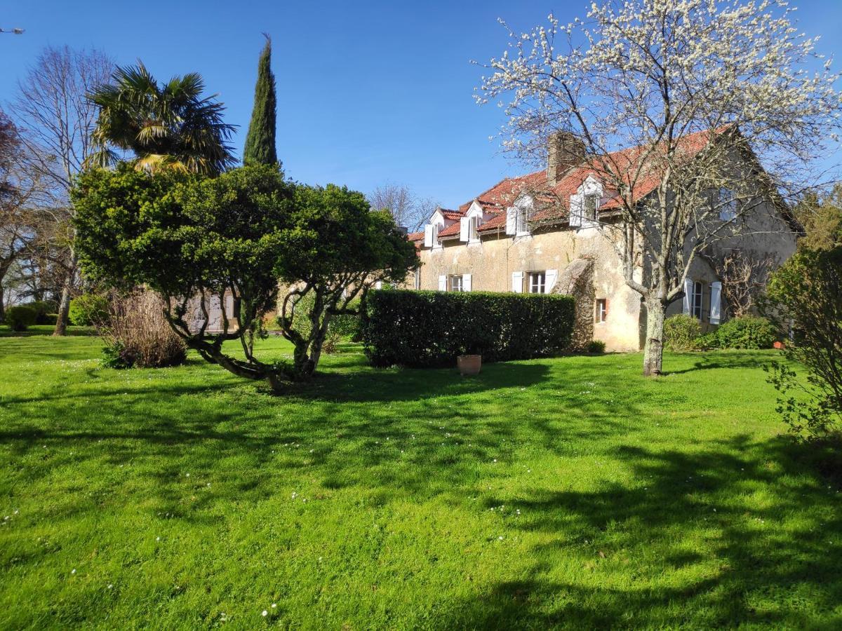 Au Chateau Juillac Bagian luar foto